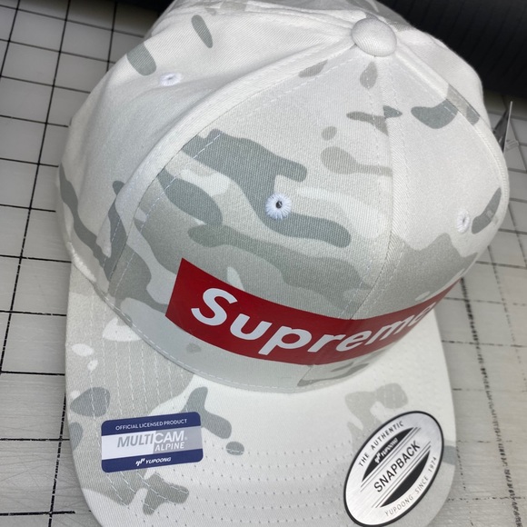Copy- supreme hat - Picture 7 of 9